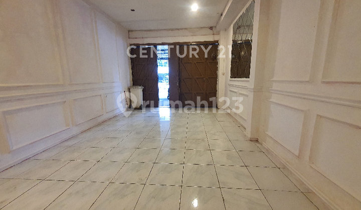 Business Space Only on the 1st Floor, Main Road Location Karapitan Bandung 1