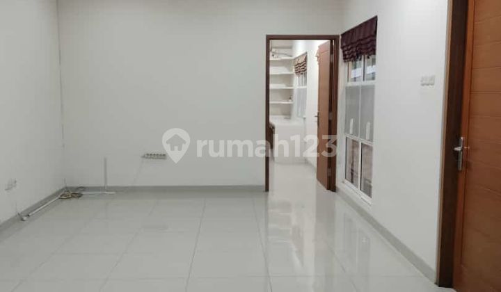 Rumah Bagus Minimalis di Kompleks Setraduta 2