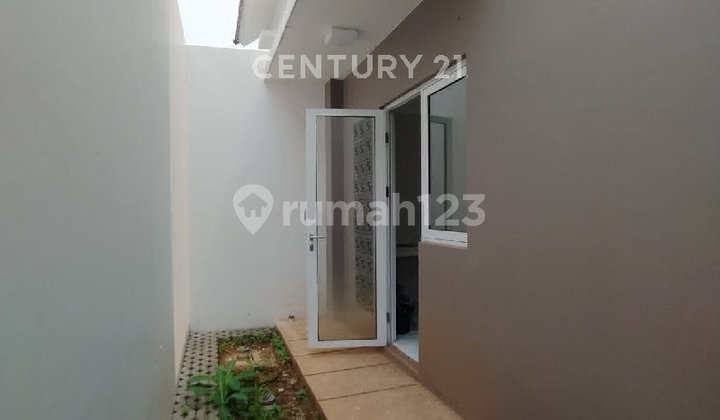 Ready-to-Occupy 2-Story House in Summarecon Cluster Dayana Bagus 2