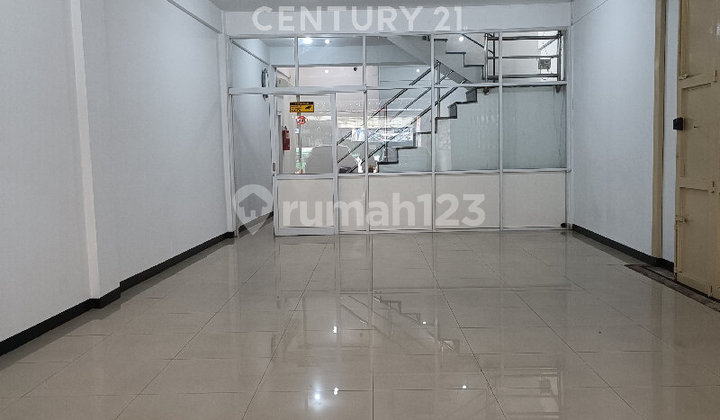 Shop House Suitable for Various Businesses on Mainroad Karapitan Bandung Shop House Suitable for Various Businesses on Mainroad Karapitan Bandung