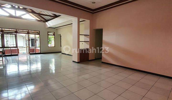 Ruang Usaha di Jalan Riau Bandung Sangat Strategis 9