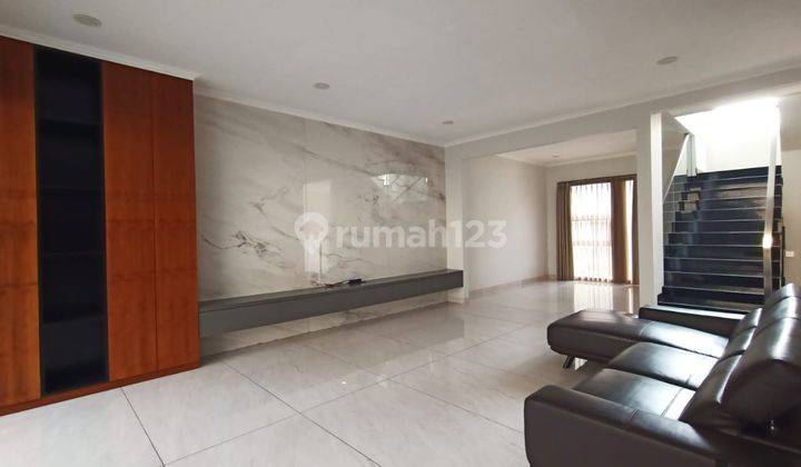 Rumah 2 Lantai Bagus Furnished SHM di Kompleks Batununggal, Bandung 2