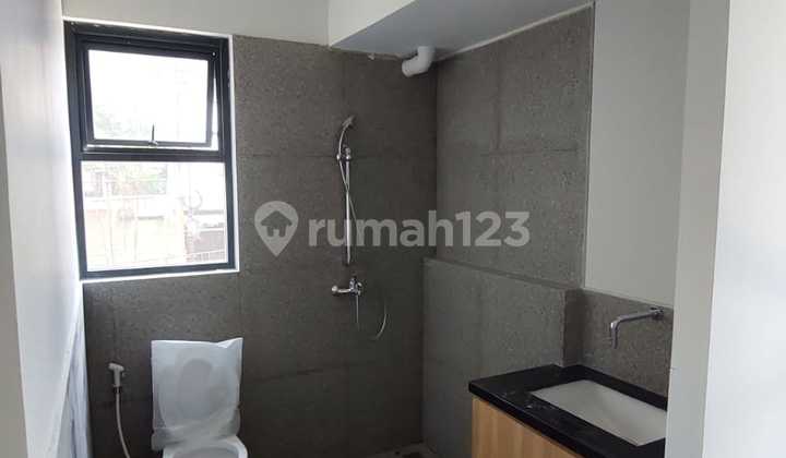 Rumah 2 Lantai Bagus Unfurnished SHM di Sayap Turangga, Bandung 2
