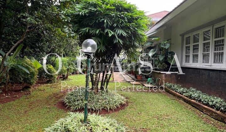 House on Martimbang Street  
Kebayoran Baru  
South Jakarta 800m2 2