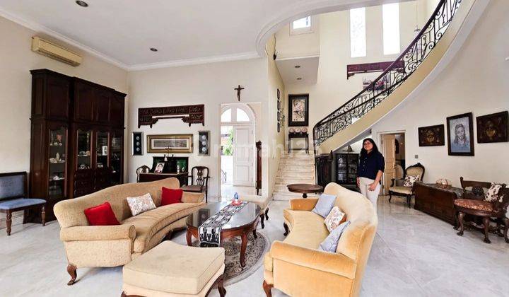 Rumah Mewah Dijual Siap Huni di Jalan Praja
Kebayoran Lama
Jakarta Selatan  5