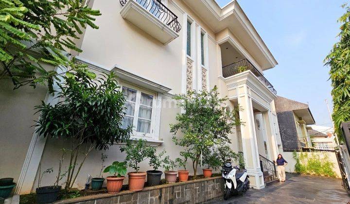 Rumah Mewah Dijual Siap Huni di Jalan Praja
Kebayoran Lama
Jakarta Selatan  8