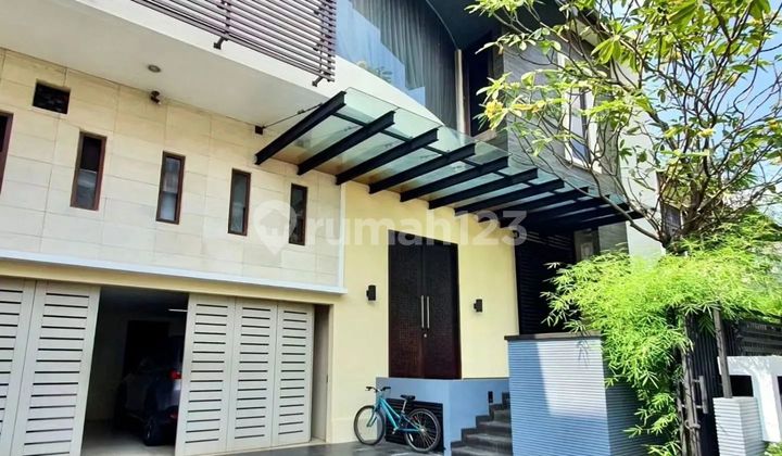House on Alam Segar Street
Pondok Indah South Jakarta New 2 Floors