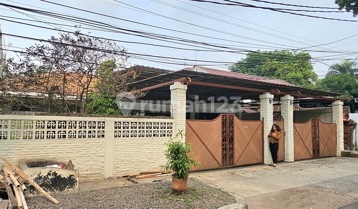 Dijual Rumah Hitung Tanah di Wijaya Kebayoran Baru