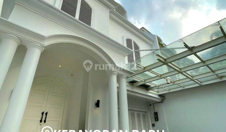 Rumah di Jalan Tirtayasa 
Kebayoran Baru
Jakarta Selatan 3 Lantai Hadap Utara 2