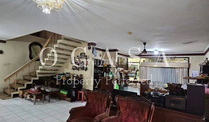 Rumah Lama Hook  Dijual di Jalan Tulodong Bawah Senopati
Jakarta Selatan 2