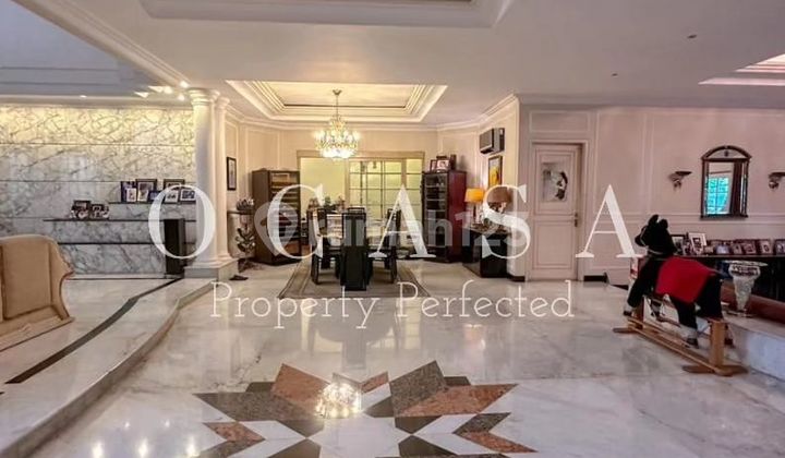 Luxury House for Sale in Mega Kuningan
South Jakarta Area 500m2 2