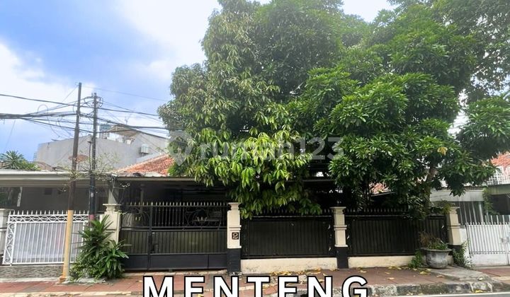 House in Menteng, Central Jakarta Premium Area 350m2 20 Billion Negotiable 1