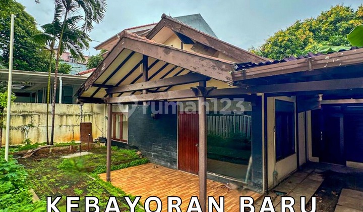 Old House with Lucky Land Number for Sale in Dempo, Kebayoran Baru