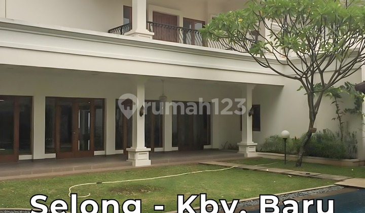 House on Sriwijaya Street, Selong, Kebayoran Baru, Area Above 1000m² 2
