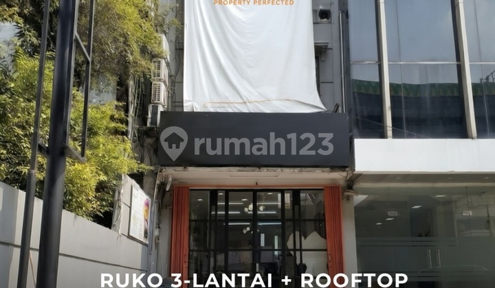 3-Story Shophouse in Senopati Area, Kebayoran Baru for Sale 2