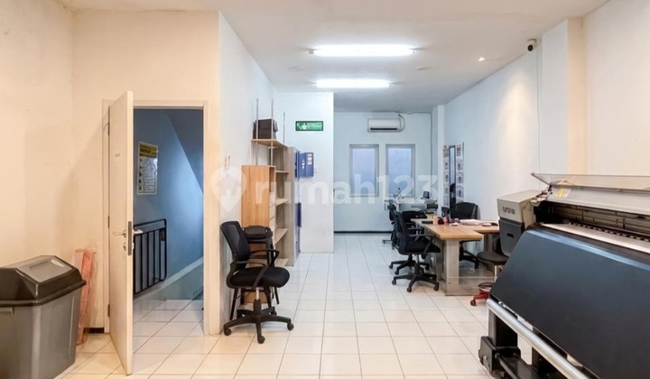 3-Story Shophouse in Senopati Area, Kebayoran Baru for Sale 1