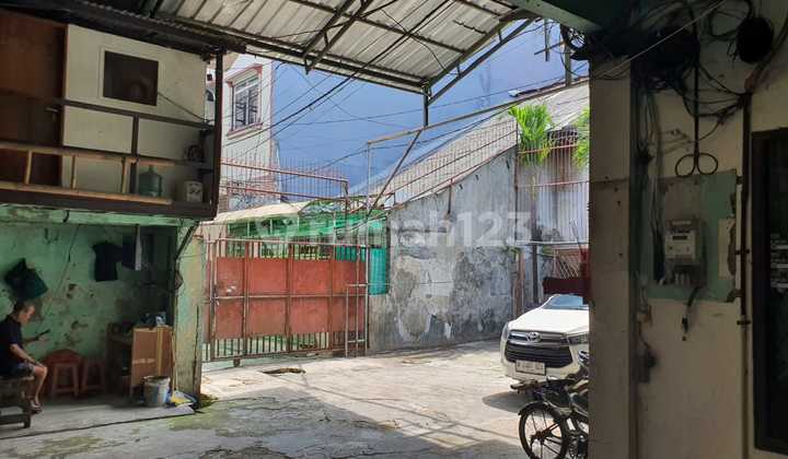Warehouse 13 x 33 x 3 floors on South Duri Street 6, Tambora, West Jakarta