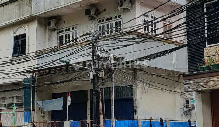 Rmh 3 lantai di dpn Kelurahan Teluk Gong, Jln Boncel Raya, Jakut Rmh 3 lantai di dpn Kelurahan Teluk Gong, Jln Boncel Raya, Jakut