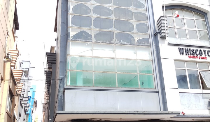 Corner ruko, 3.5 floors, in Mutiara Palem block A9, Cengkareng, West Jakarta