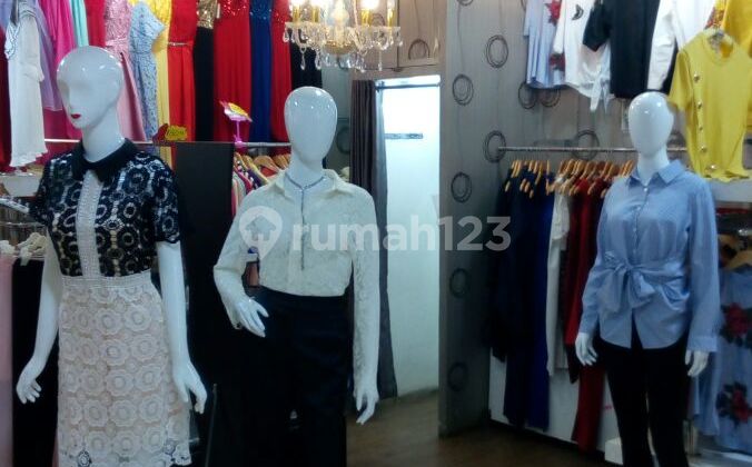 Kios di ITC Kuningan lantai 2 blok D, Kuningan, Jakarta Selatan.