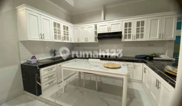 Dijual Rumah di Grisenda PIK LT.200m2 Semi Furnished Harga Nego