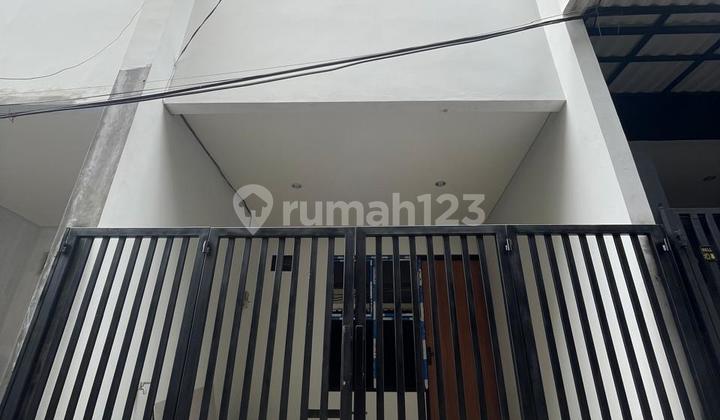 Dijual Rumah Baru di Tanjung Duren Jakbar Lt.3,7X11m2 Harga Nego