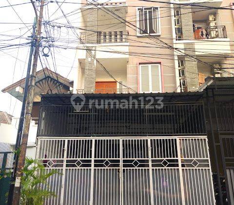 Rumah Kost 3lt Uk 6x25 11 Kamar di Jelambar Jakarta Barat 1