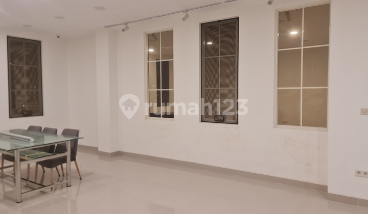 For Quick Rent, Boston Shop House in PIK 2, Size 5x15m2, Corner Position