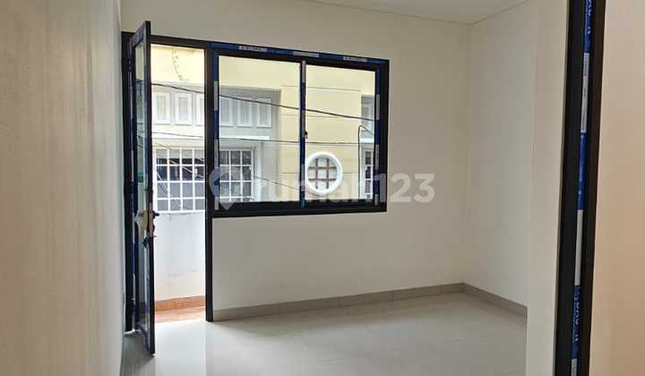 Dijual Rumah Baru di Tanjung Duren Jakbar Lt.3,7X11m2 Harga Nego 2