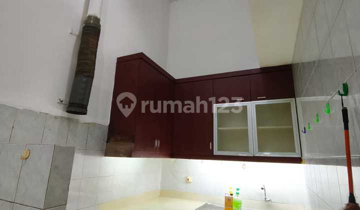 For Rent: House in Taman Grisenda PIK, Land Size 6x15m², Semi-Furnished.