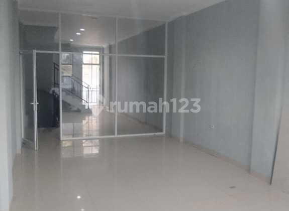 For Quick Sale: 2.5-Story Shop House in Duri Kosambi, Size 4x30, Facing Main Road