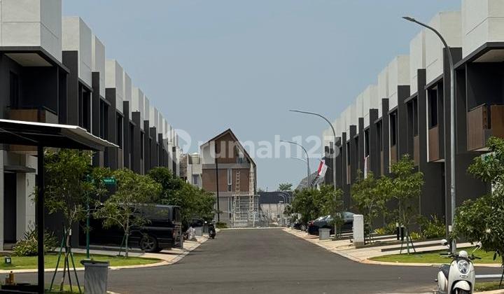 For Rent House in Summarecon Crown Gading Size 7x11m² Unfurnished