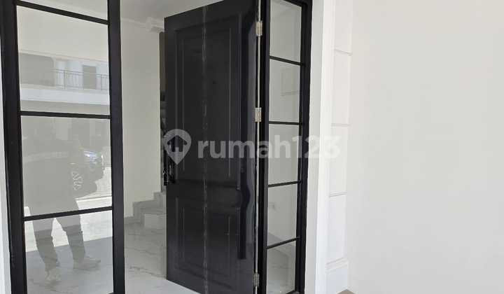 Dijual Rumah di Bukit Nirmala Pik 2, Lt.9x10m2, Posisi Hoek 2