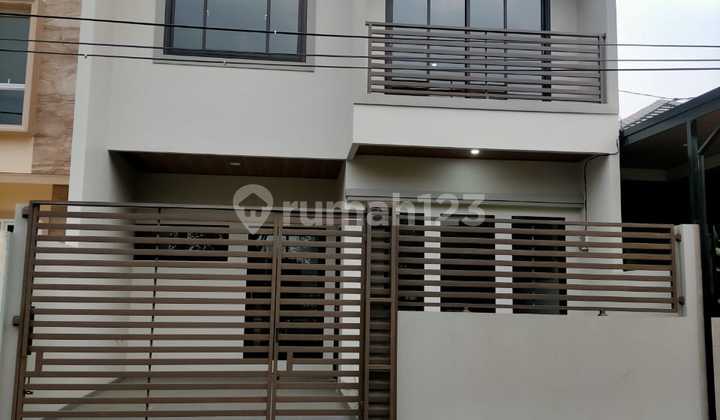 For Sale: House in Gading Serpong Sector 7A, Tangerang, Size 7x15m², Freehold Title (SHM).