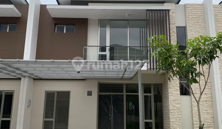 Disewakan Rumah di PIK2 Tahap 1 Uk.10x15 Kosongan Ada 2 Lantai
