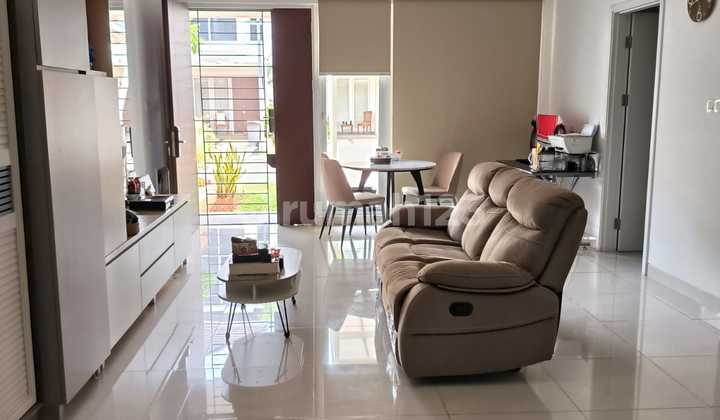 For Sale Riviera Metland Puri House, Land 8x15m², Semi-Furnished For Sale Riviera Metland Puri House, Land 8x15m², Semi-Furnished