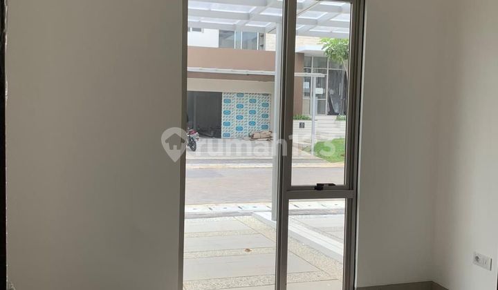 Disewakan Rumah di PIK2 Tahap 1 Uk.10x15 Kosongan Ada 2 Lantai 2