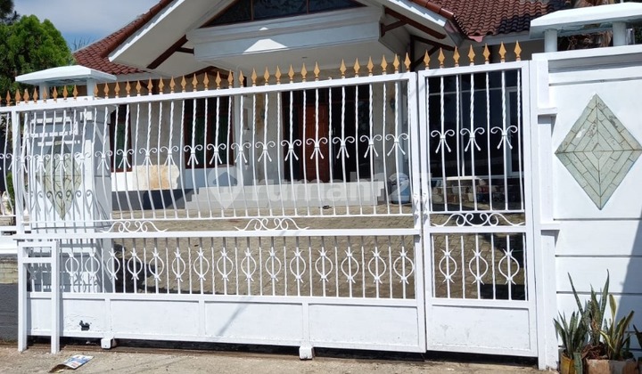 Dijual Rumah di Cibubur LT.643m2 SHM Harga Bisa Nego Ada 8 Kamar
