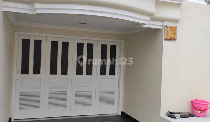 Disewakan Rumah di Walet PIK1 Uk.7x25m 3 Lantai 4+1 KT Hdp Utara 1