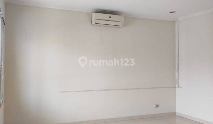 Disewakan Rumah di Walet PIK1 Uk.7x25m 3 Lantai 4+1 KT Hdp Utara 2