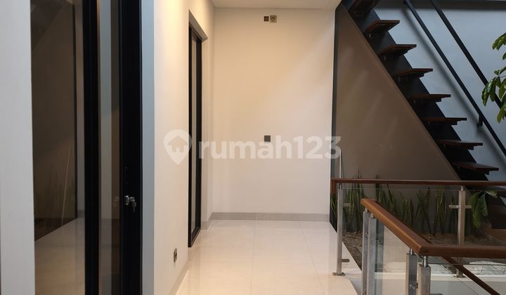 Rumah Baru Furnished Lokasi Elite Setra Duta Bandung 2