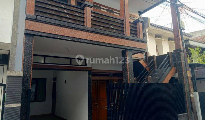 RUMAH LUAS DISEWAKAN LOKASI STRATEGIS SARIJADI 1