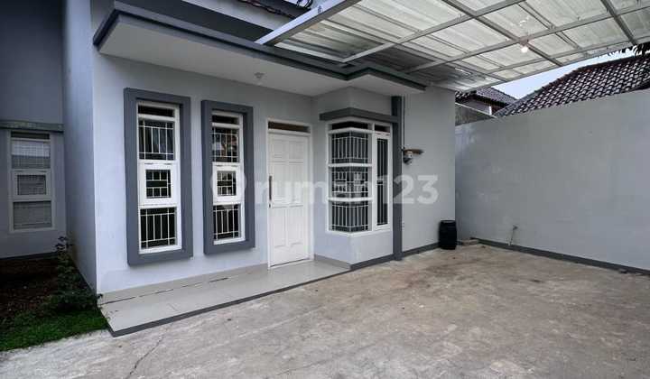 Rumah Dijual Bangunan Fresh Semi Furnished Cihanjuang 1