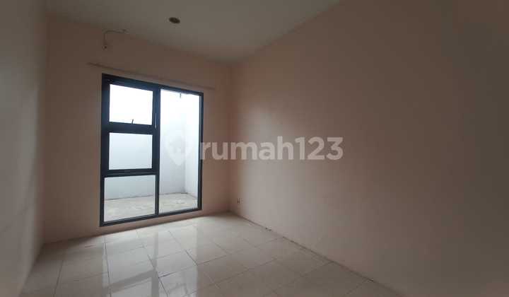 Jual Murah Rumah Siap Huni Dekat Jalan Besar di Taman Kopo 2