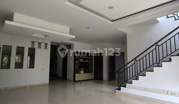 Lux! Rumah Disewakan Bersih Terawat di Singgasana Pradana Lux! Rumah Disewakan Bersih Terawat di Singgasana Pradana