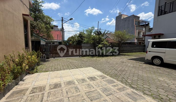 For Sale Medium Scale House and Business Space in East Bandung 2