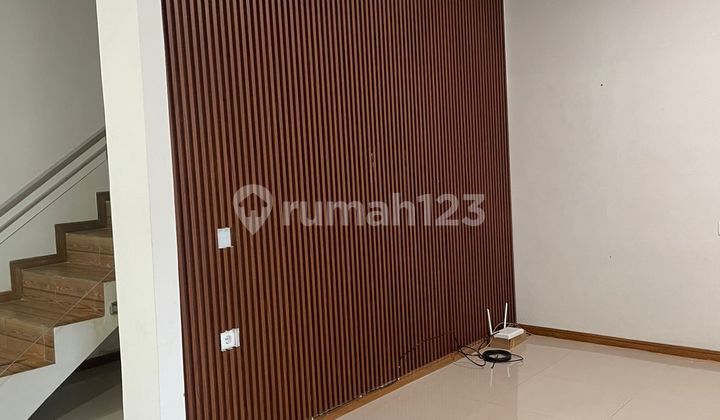 Suasana Lengkap Lokasi Tenang Rumah Terawat Siap Huni di Awiligar 2