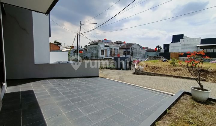 Rumah Baru Siap Huni Area Elite Setra Duta 2
