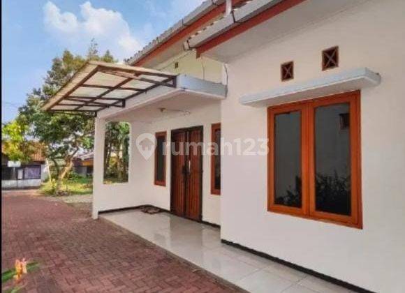 Rumah 2 Unit Disewakan Dalam 1 Gerbang Di Sariwangi 2