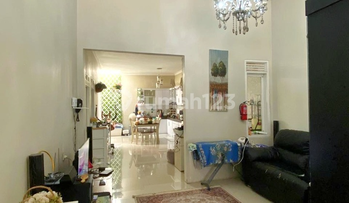 For Sale Fast Negotiable Price Beautiful Strategic House Ready to Occupy in Sayap Pasteur 2